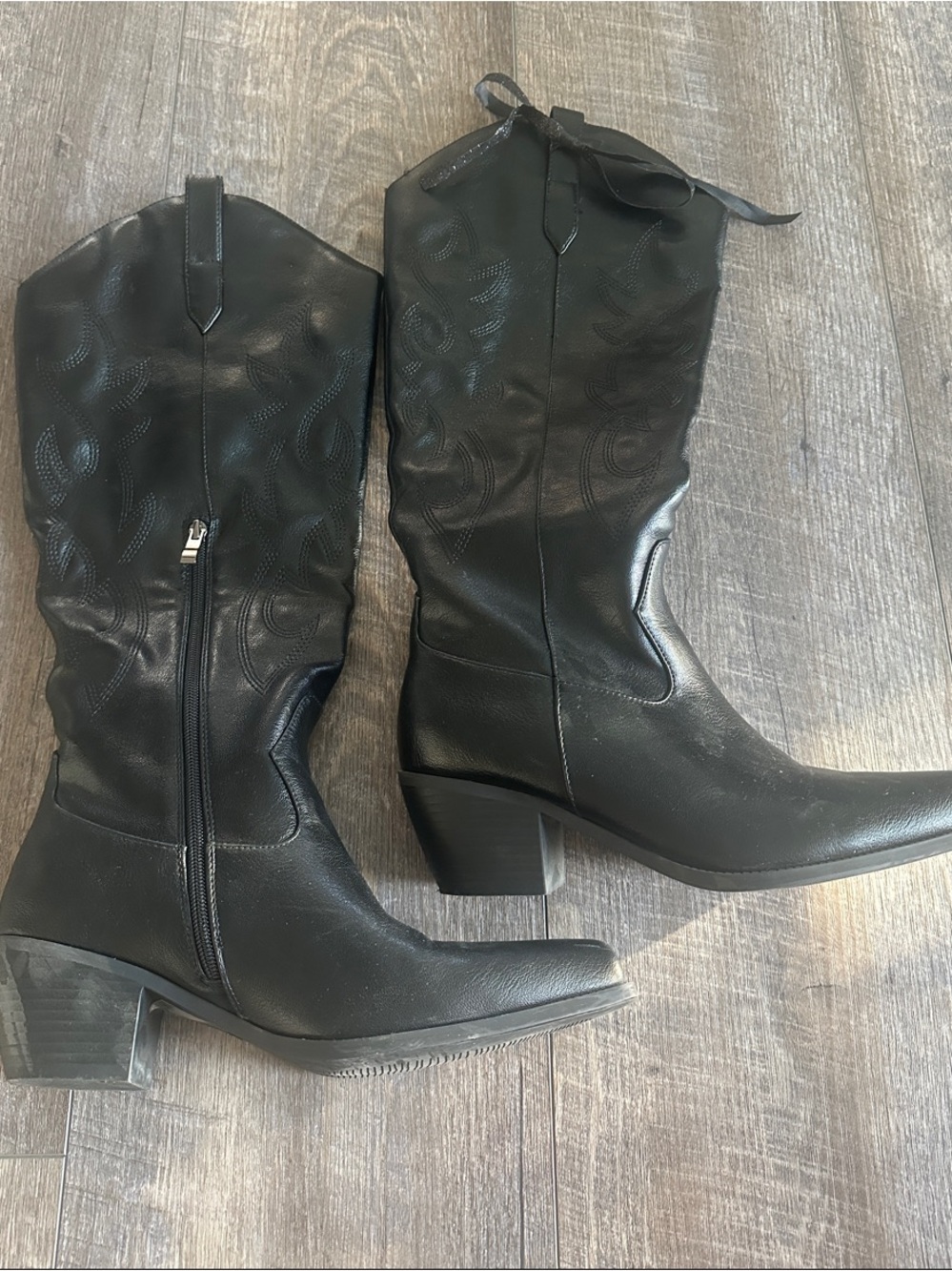 Classic Black Western Heeled Boots - Sleek Mid-Calf Style